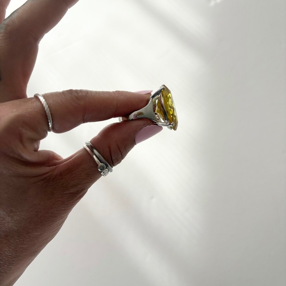 Noir NYC giant gemstone ring - Picture 3 of 4